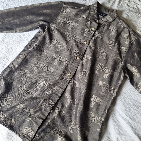 Woman's button down top - Picture 3 of 3